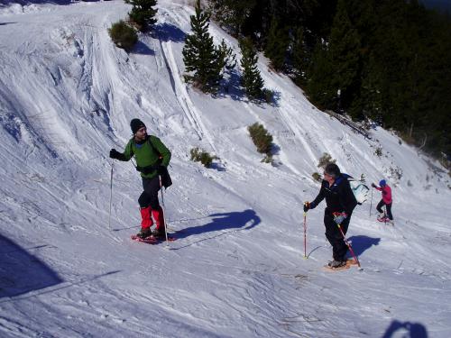 Ascendint per pista vermella Eyne