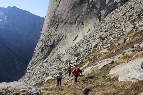 passant per sota les parets de Comalestorres