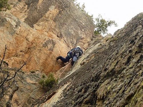 Escalant el diedre de la via Mangon