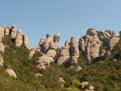 El Frares Encantats. El Lloro al centre, la Monja a la seva esquerra.