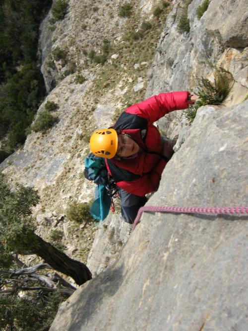 Anna arribant a la 6a reunió